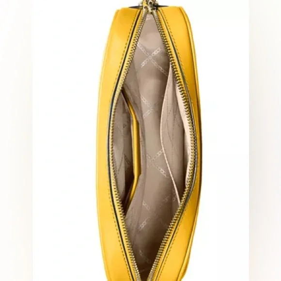 Michael Michael Kors
JET SET LARGE EAST WEST CROSSBODY Yellow Crossbody Bag NWT - Picture 4 of 10